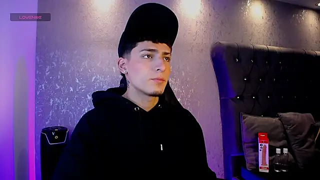 MateoMitchell online show from December 19, 5:59 am