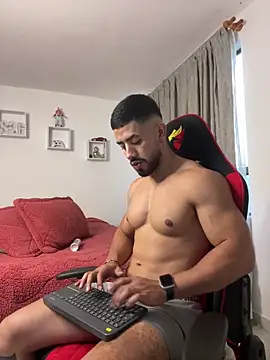 Ezzio Scolaro online show from January 5, 9:51 pm