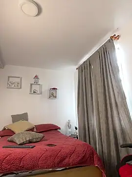 Ezzio Scolaro online show from February 9, 9:08 pm