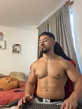 Ezzio Scolaro online show from February 21, 10:33 pm