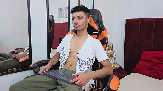 Timothe Evans online show from October 10, 9:18 pm