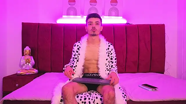 Timothe Evans online show from October 18, 9:53 pm