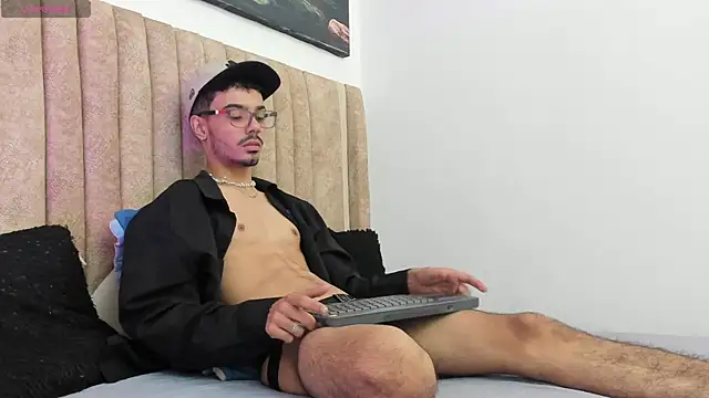 Timothe Evans online show from October 30, 9:38 pm