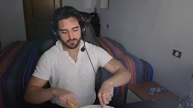 Al3xox02 online show from April 5, 9:00 pm