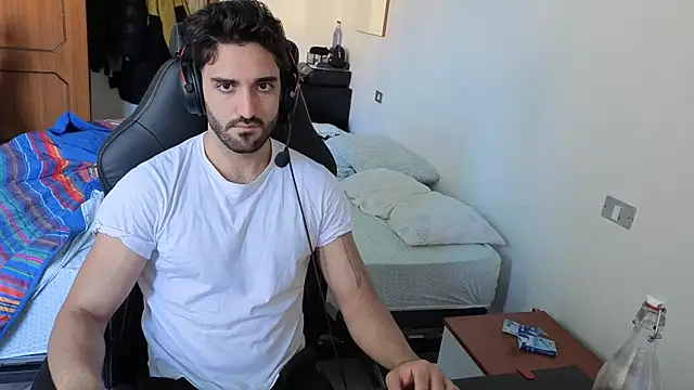 Al3xox02 online show from April 9, 11:16 am