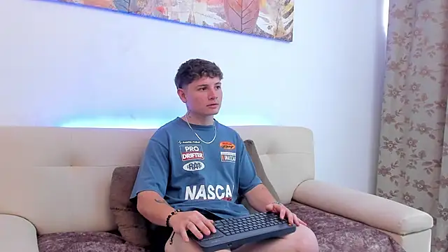 Leoo Miller online show from October 6, 8:46 pm