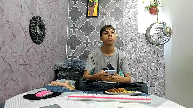 sexyboys cutex18 online show from December 21, 9:01 pm