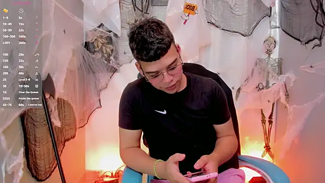 alex boyy online show from October 28, 6:54 pm