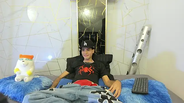 JacobBlackwell  online show from December 19, 8:17 pm