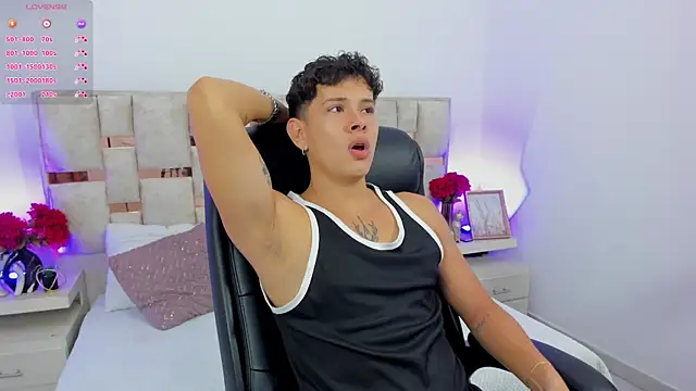 Snapshot of Daniel_Suarez18 chatting on October 10, 1:54 am Daniel Suarez18 online show from October 10, 1:54 am