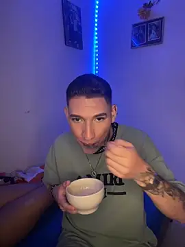 Snapshot of davidxxx_2012 chatting on October 18, 1:32 am davidxxx 2012 online show from October 18, 1:32 am