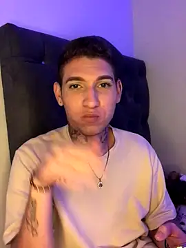 Snapshot of davidxxx_2012 chatting on October 13, 1:44 am davidxxx 2012 online show from October 13, 1:44 am