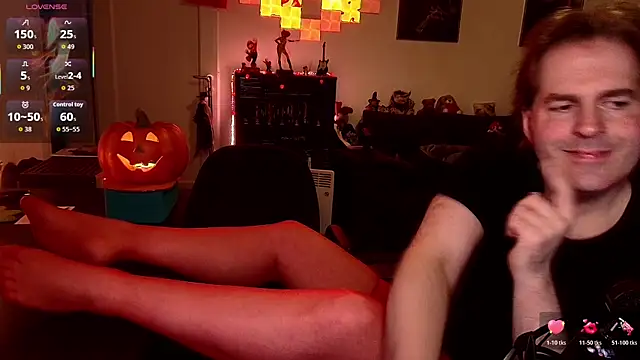 Snapshot of SexyGamerAndy chatting on October 31, 3:41 am SexyGamerAndy online show from October 31, 3:41 am