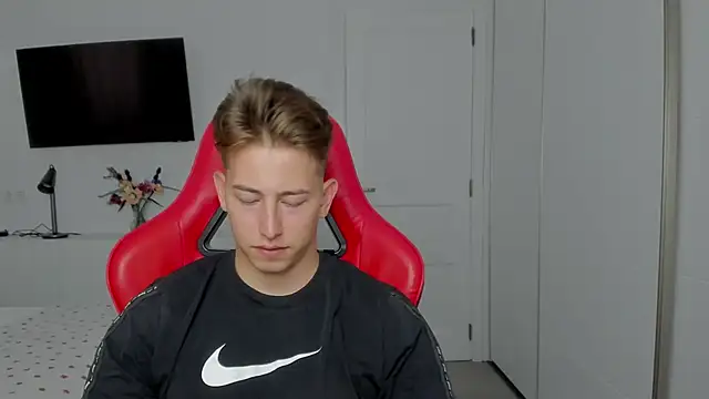 Snapshot of find0m_master chatting on October 12, 3:17 pm find0m master online show from October 12, 3:17 pm