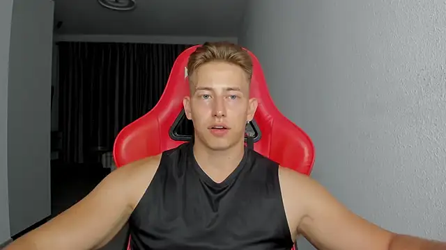 Snapshot of find0m_master chatting on October 30, 9:16 pm find0m master online show from October 30, 9:16 pm