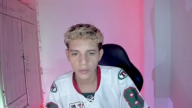 tylernova online show from February 6, 3:36 am