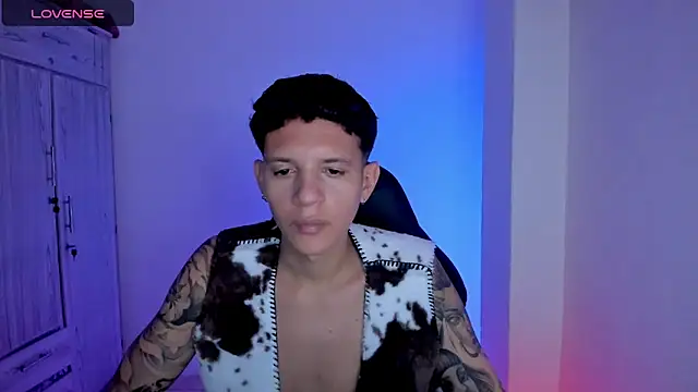 tylernova online show from May 31, 3:29 am