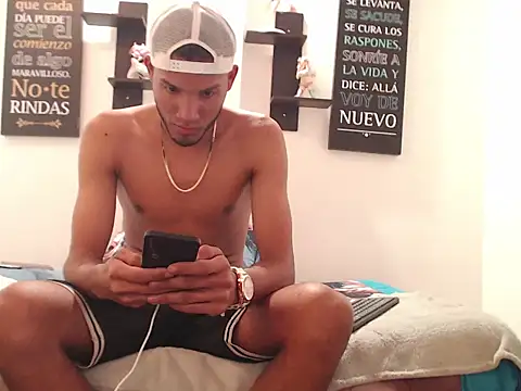 ADRIEL  VEGA online show from October 16, 4:42 am