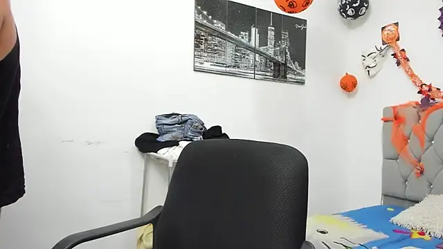 Sofi And Santy online show from November 8, 1:53 am