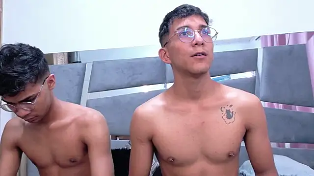 Desire4Duo online show from December 2, 1:58 pm