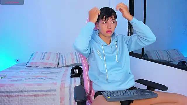 Axel Cody  online show from February 5, 11:17 am