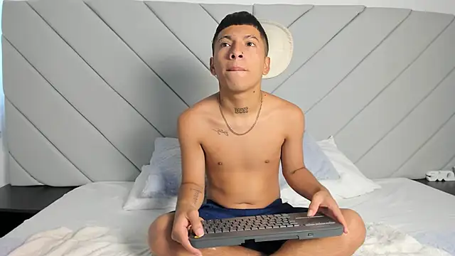 little kris1 online show from November 11, 12:43 pm