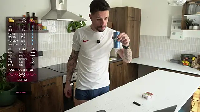 monsieurguitsxxx online show from March 18, 2:09 pm