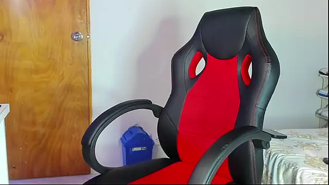 maximo black  online show from November 26, 8:45 pm