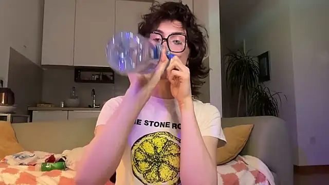 kira yoshika9e online show from April 3, 6:59 pm