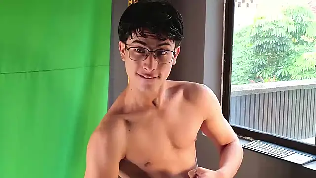 Aaron Eze online show from June 19, 1:27 pm