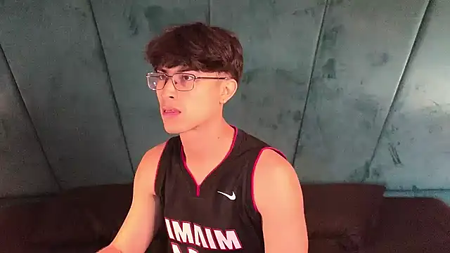 Aaron Eze online show from April 11, 12:31 pm