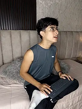 Aaron Eze online show from January 6, 7:29 pm