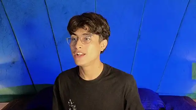 Aaron Eze online show from October 25, 10:44 pm