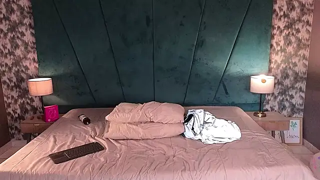 Aaron Eze online show from April 5, 9:22 pm