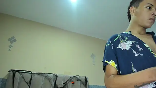 Snapshot of Xavier_Fox___ chatting on October 17, 5:22 am Xavier Fox    online show from October 17, 5:22 am