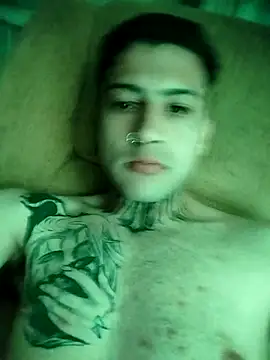 Snapshot of Links013 chatting on October 17, 3:43 am Links013 online show from October 17, 3:43 am