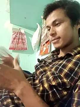Snapshot of maxmishra18 chatting on October 25, 4:14 am maxmishra18 online show from October 25, 4:14 am