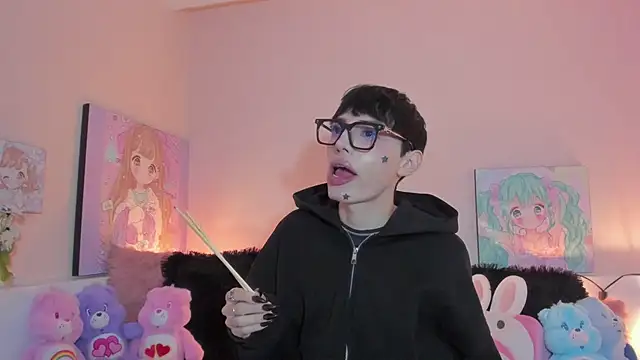 Strawberry Kitty  online show from February 1, 4:22 am