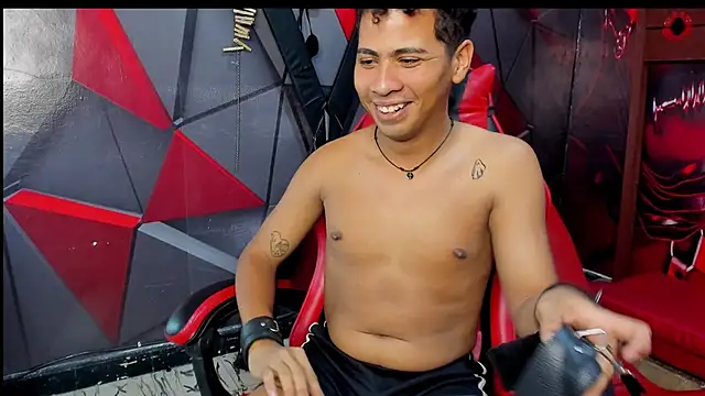Snapshot of Raphael_Latin chatting on October 25, 4:14 am Raphael Latin online show from October 25, 4:14 am
