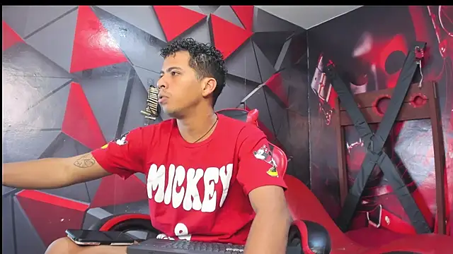 Snapshot of Raphael_Latin chatting on October 23, 4:05 am Raphael Latin online show from October 23, 4:05 am