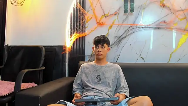 Collins of1 online show from October 22, 10:13 pm