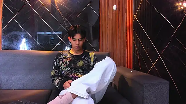 Collins of1 online show from November 17, 11:57 am