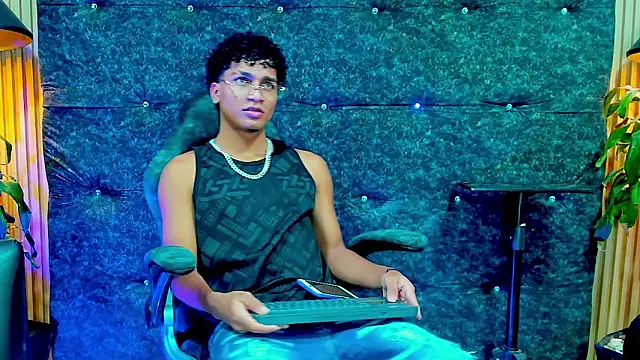 Iaan Dalton  online show from October 22, 8:00 pm