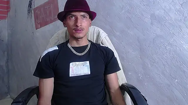 SavageLover  online show from December 19, 4:09 am