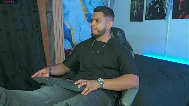 Tiler wolker online show from November 27, 1:31 am