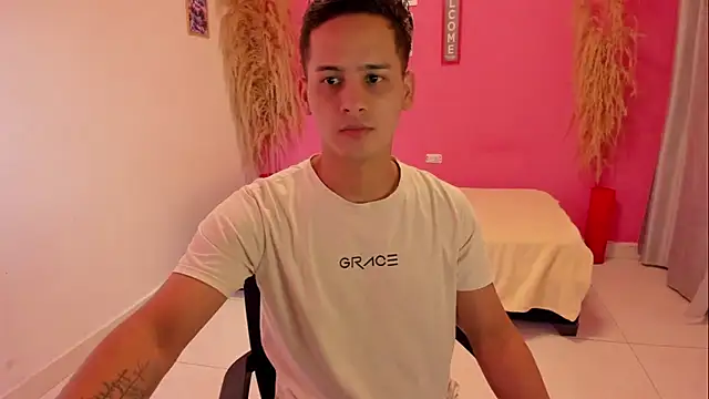 elmasmas01 online show from November 15, 9:06 pm