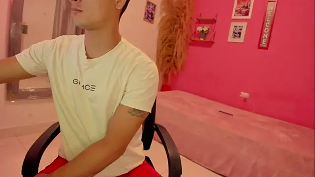 elmasmas01 online show from November 19, 11:48 pm