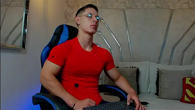 MAXTHOMSON online show from March 17, 4:15 am