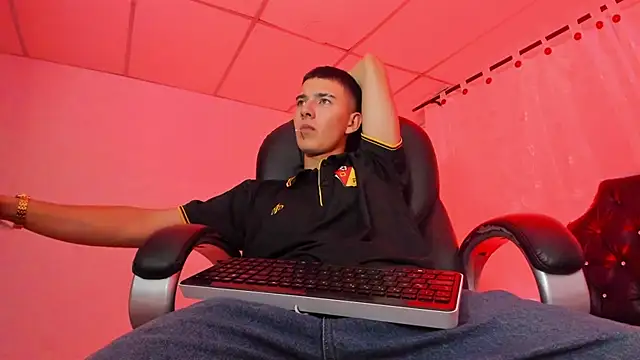 Aleck Boy online show from November 12, 8:36 pm