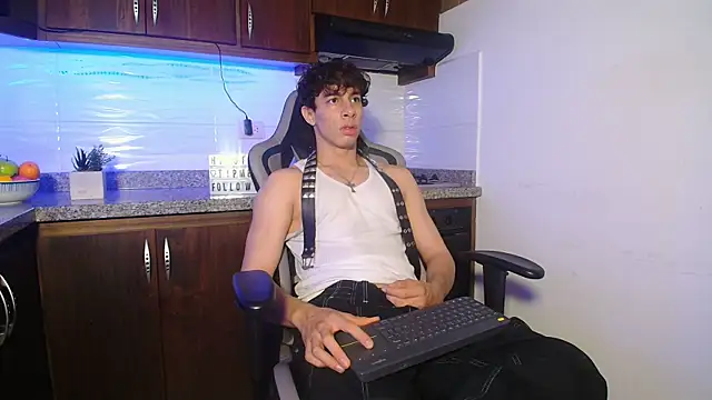 chris evans27 online show from November 22, 2:33 am